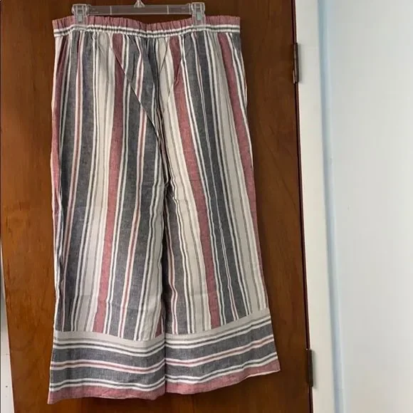 Zac and Rachel Linen Wide Leg Cropped Capris - Picture 2 of 4